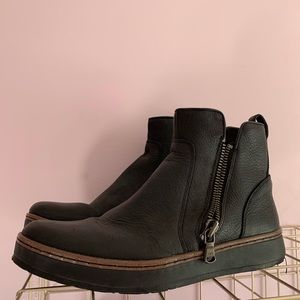 Men’s leather boots